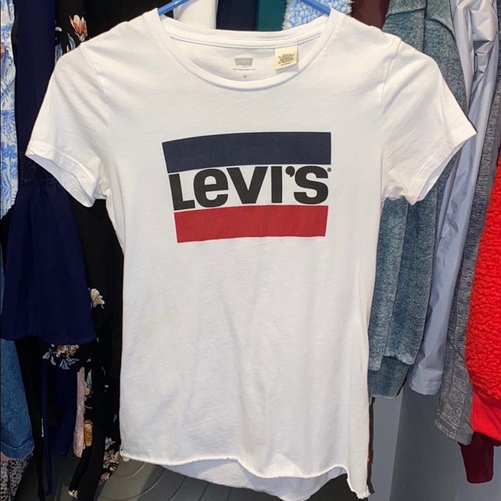 Levi’s White Top